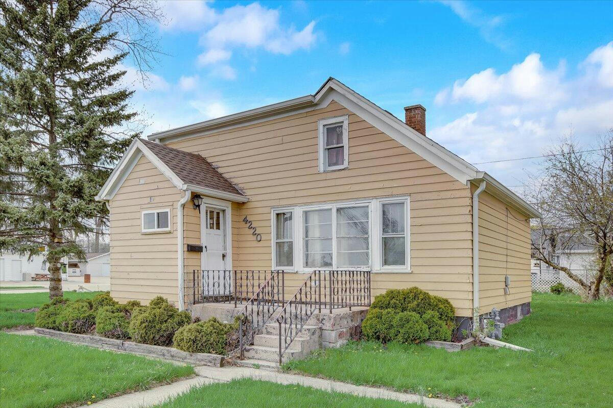 4220 VICTORY AVE, Racine, WI 53405 For Sale MLS 1832470 RE/MAX