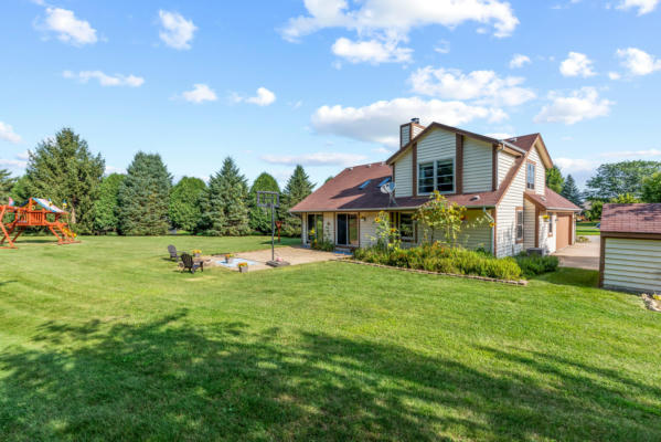 869 HICKORY LN, HARTFORD, WI 53027 - Image 1