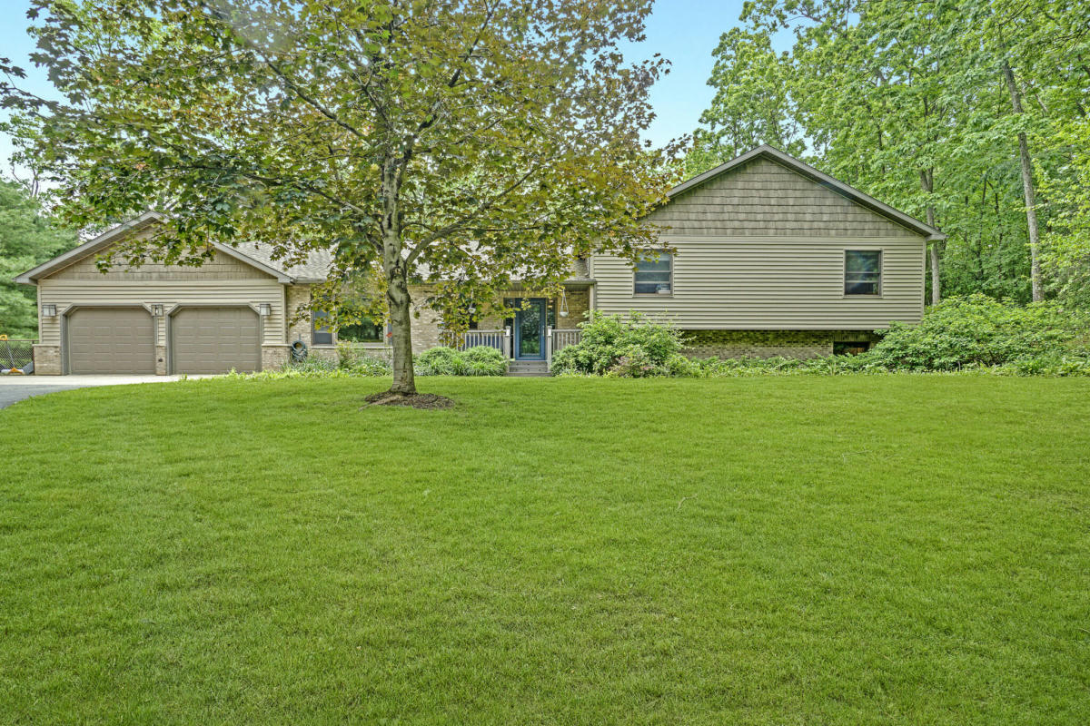 596 PEASE RD, PARDEEVILLE, WI 53954, photo 1 of 39
