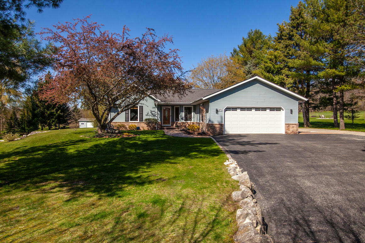 W289S2945 ROAD DT, WAUKESHA, WI 53188, photo 1 of 50