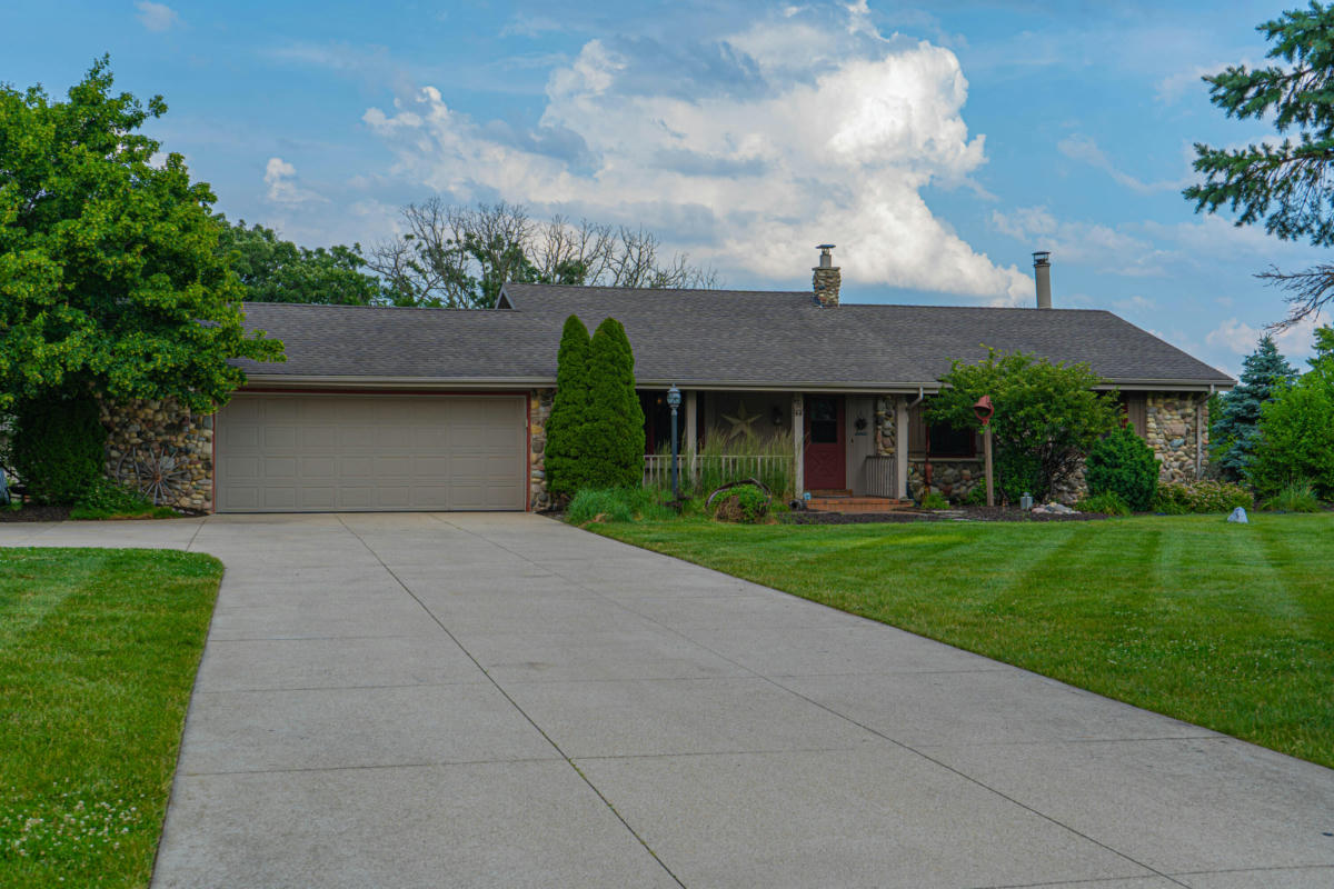 W330S8238 ISABELLE DR, MUKWONAGO, WI 53149, photo 1 of 34