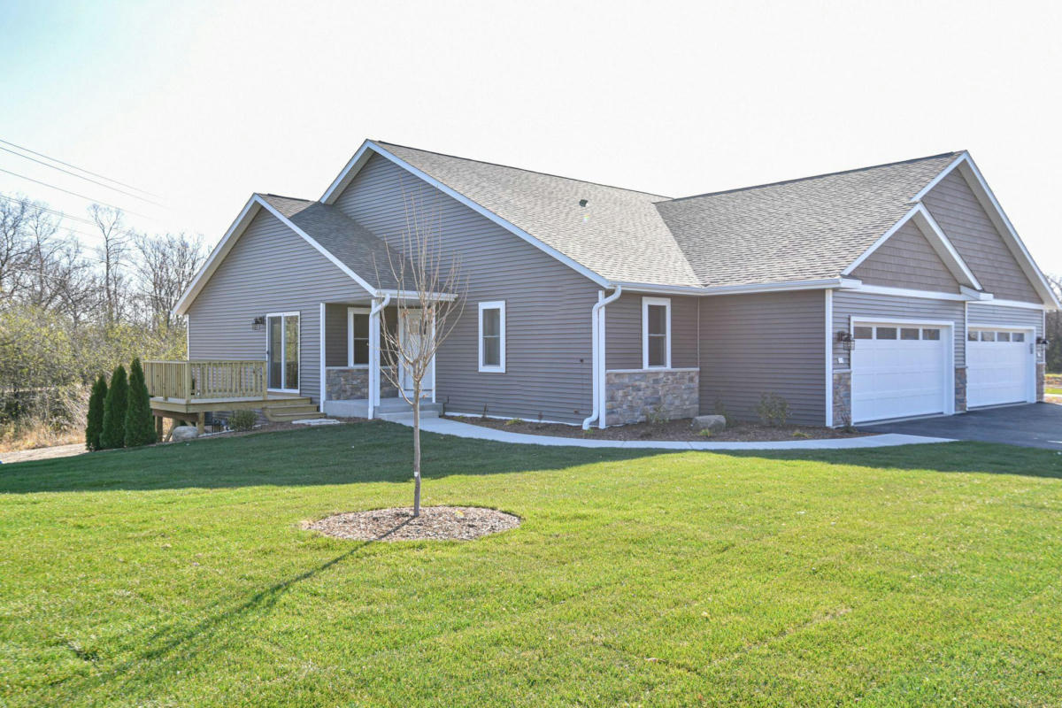 422 TRAILVIEW XING, WATERFORD, WI 53185, photo 1 of 17