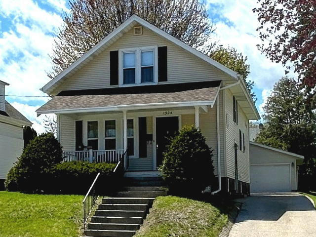 1324 S 14TH ST, MANITOWOC, WI 54220, photo 1 of 34