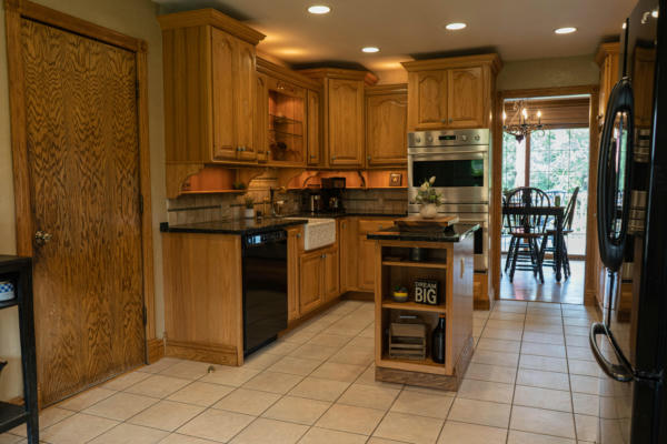 W330S8238 ISABELLE DR, MUKWONAGO, WI 53149, photo 5 of 34