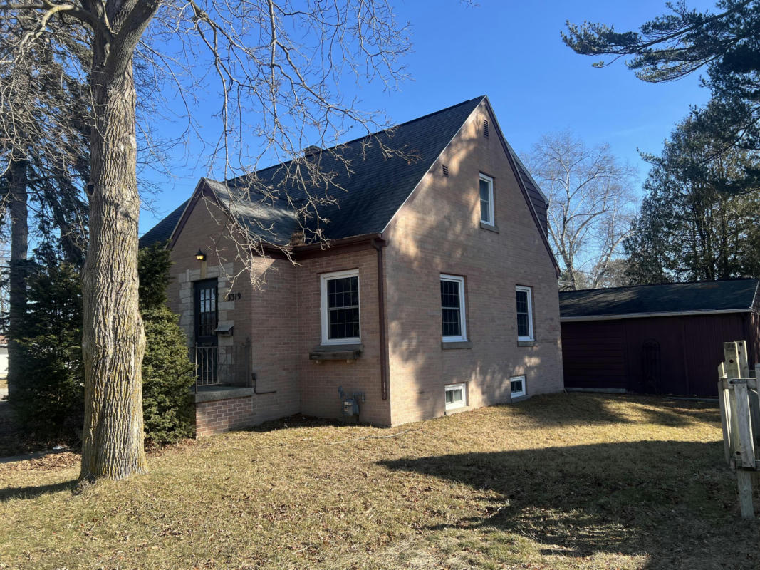 3319 SCHOOL ST, TWO RIVERS, WI 54241, photo 1 of 18